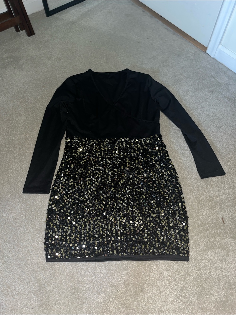 Black Sequin Long-Sleeve V-Neck Party Dress